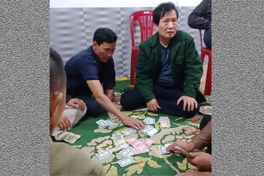 Hà Tĩnh: Chủ tịch xã đánh bạc chỉ bị phạt 2 triệu đồng