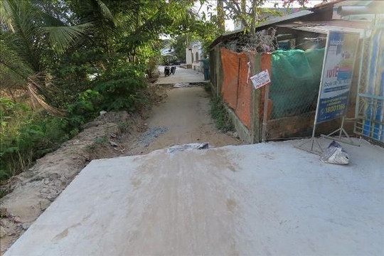 Cần Thơ: Dân khổ sở vì 9 mét đường làm mãi không xong