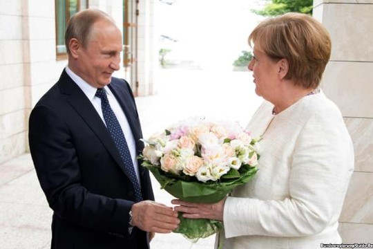 Ông Putin và bà Merkel, ai giỏi đàm phán hơn?
