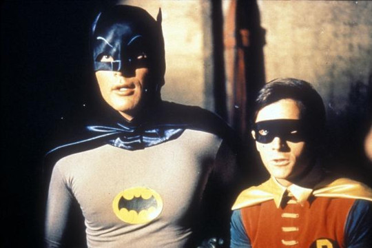 Nam diễn viên thủ vai Batman qua đời ở tuổi 88