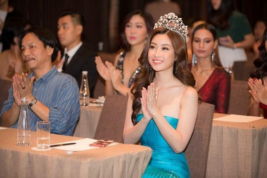 Hoa hậu Đỗ Mỹ Linh lộng lẫy tại lễ công bố Miss World 2017