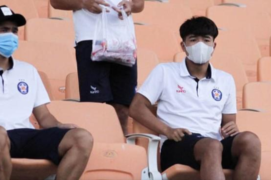 Hà Đức Chinh buồn thiu nhìn Đà Nẵng thảm bại trước Sài Gòn FC