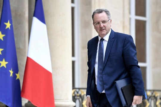 Tổng thống Pháp Emmanuel Macron chống chuyện ‘chỉ tuyển người nhà’