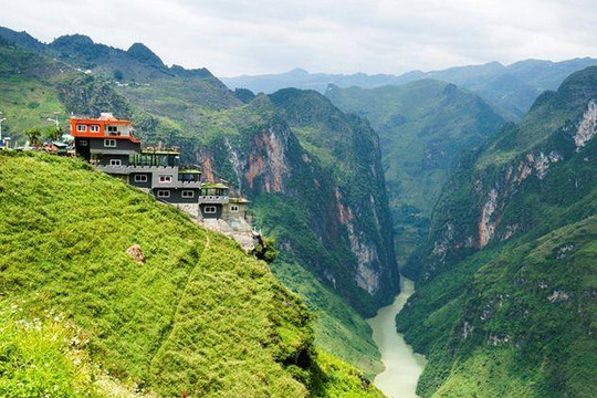 Khách sạn đang bị lên án phá hoại cảnh quan hùng vĩ ở Hà Giang có gì đặc biệt?