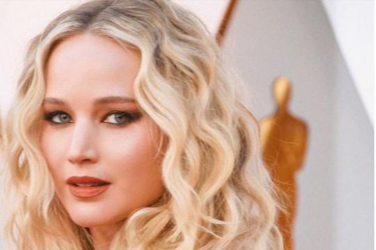 Chuyên gia trang điểm gốc Việt giúp Jennifer Lawrence tỏa sáng trên thảm đỏ Oscar 2018