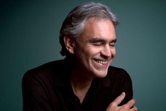 Danh ca khiếm thị Andrea Bocelli bị chỉ trích nặng nề khi phản đối cách ly