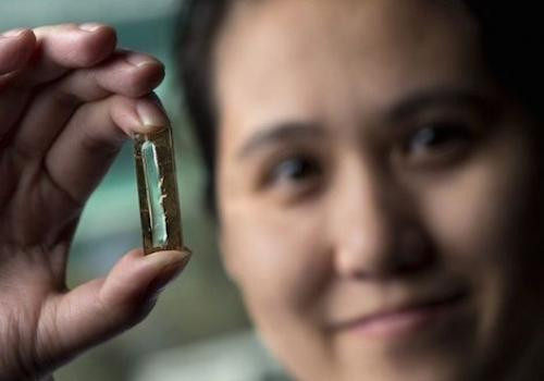 Nghiên cứu sinh gốc Việt phát minh ra cách tạo những cục pin bền trọn đời