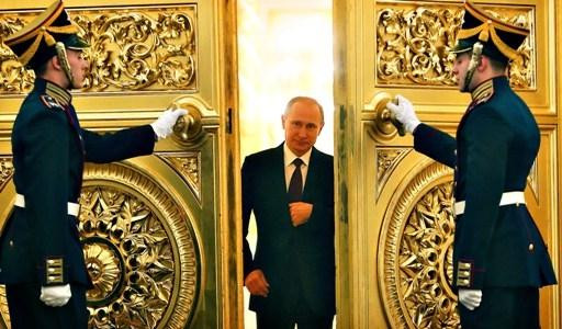 Tổng thống Putin có thể quá đà làm hại nước Nga