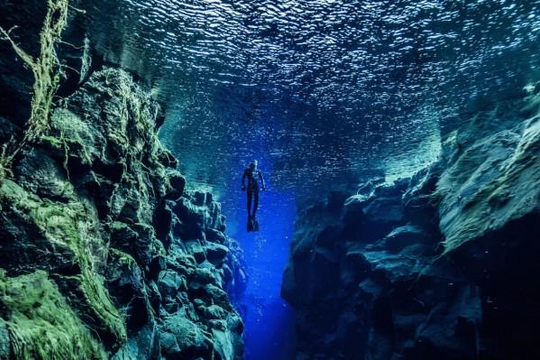 Clip thám hiểm hồ xanh tử thần, vùi xác nhiều thợ lặn nhất thế giới