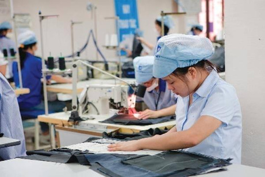 Phụ thuộc nguyên liệu Trung Quốc, ngành dệt may có 'mất cửa' trong EVFTA, CPTPP?