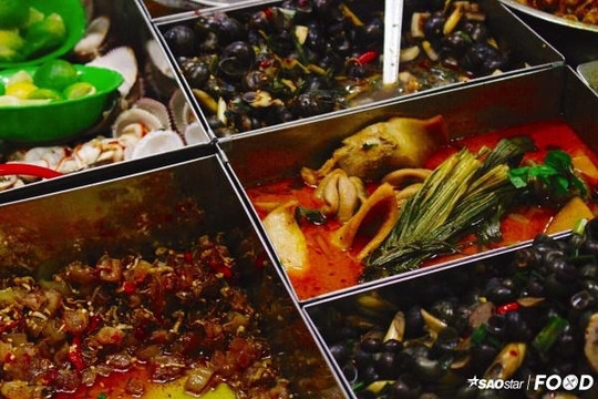 Chợ 'Bà Hoa', thế giới ẩm thực xứ Quảng thu nhỏ