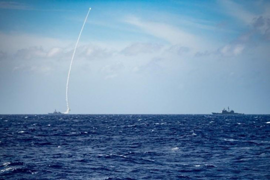 Mỹ tập trận bắn đạn thật trên biển Philippines, gửi thông điệp mạnh đến Trung Quốc