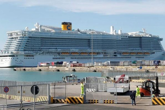 7.000 người mắc kẹt trên tàu du lịch vì có 2 du khách nghi bị nhiễm coronavirus
