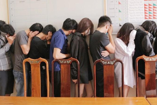 Hà Tĩnh: Tạm giữ 11 nam nữ thanh niên dùng ma túy trong khách sạn