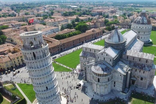 Câu chuyện thú vị đằng sau người thiết kế tòa tháp nghiêng Pisa