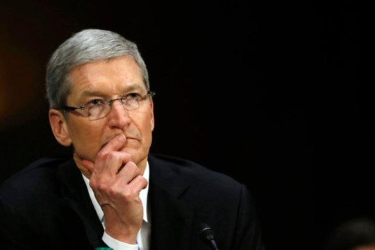 CEO Apple Tim Cook lên tiếng trước những chỉ trích 'hút máu' khách hàng