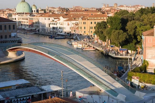 Thiết kế cầu 'sai sót vĩ mô', Ý phạt kiến trúc sư nổi tiếng gần 90.000USD