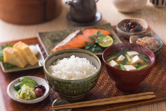 Trẻ ra vài tuổi nhờ học thói quen ăn uống của phụ nữ Nhật