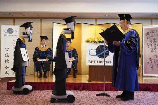 Nhật Bản: dùng robot nhận bằng tốt nghiệp thay sinh viên ở nhà chống COVID-19