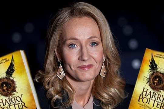 J.K Rowling trở lại ngôi vương sau nhiều năm vắng bóng