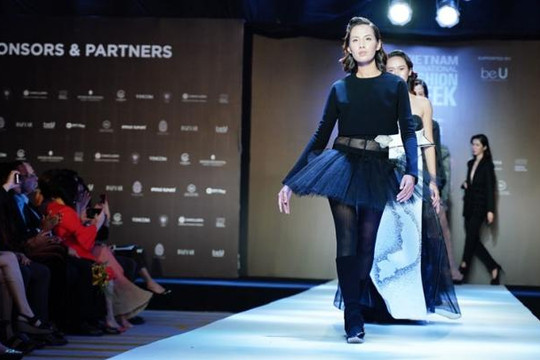Tuần lễ thời trang quốc tế Việt Nam 2018: Cuộc đua của các thương hiệu nổi tiếng quốc tế