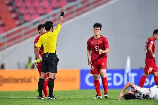 Có hay không chuyện Đình Trọng nhận thẻ đỏ trận Triều Tiên lại bị treo giò ở vòng loại World Cup?