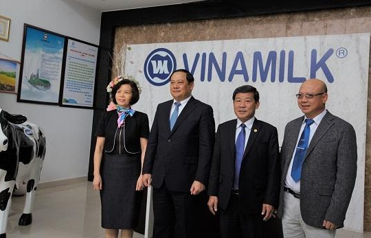 Phó Thủ tướng Lào thăm và làm việc với Vinamilk