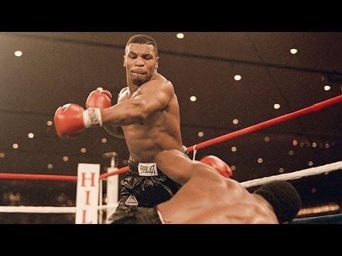 Mike Tyson khoe những cú đấm thần tốc dù ở tuổi U.60