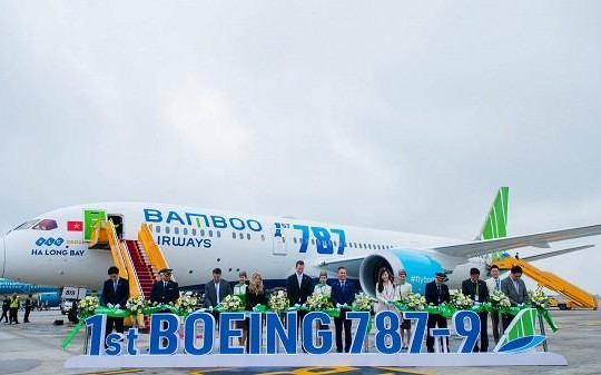 Phó chủ tịch QH Uông Chu Lưu biểu dương Bamboo Airways tại lễ đón máy bay thân rộng Boeng 787-9 Dreamliner