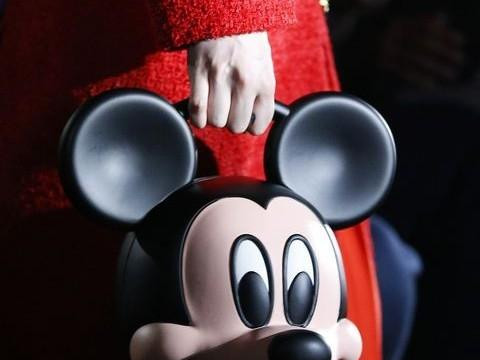 Gucci mang đầu chuột Mickey lên sàn diễn Xuân Hè 2019