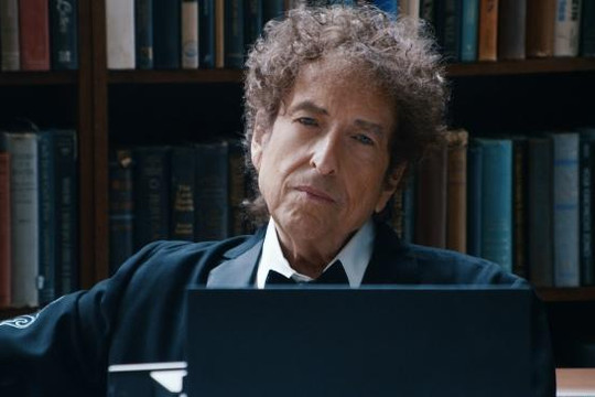 Bob Dylan nhận giải Nobel Văn chương sau nhiều ồn ào