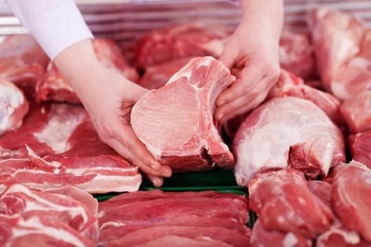 Trung Quốc thu mua lại, giá thịt heo tăng ‘chóng mặt’