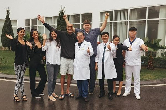 Đi bơi sau 1 tuần phẫu thuật nhờ ‘bảo bối’ chữa ung thư đại trực tràng lần đầu tiên có tại Việt Nam