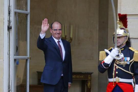 Pháp có Thủ tướng mới không thuộc đảng cầm quyền