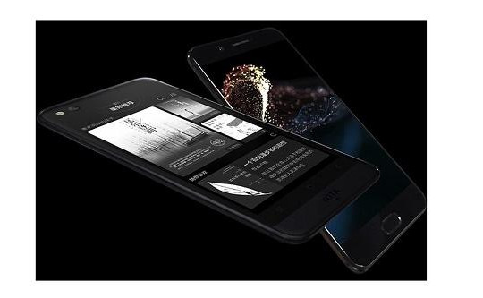 Yota3 smartphone màn hình kép siêu dị, giá bán 'trên trời'