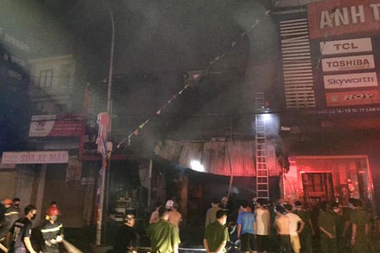 Hà Tĩnh: Cháy cửa hàng thiết bị ô tô làm 2 người tử vong