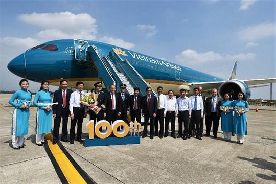 Chào đón chiếc máy bay thứ 100 gia nhập đội bay của Vietnam Airlines