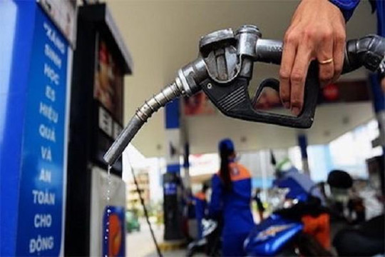 Giá xăng dầu giữ nguyên dù tới kỳ điều chỉnh