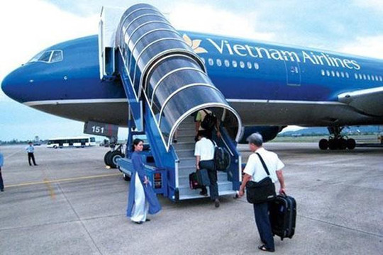 Nữ hành khách tử vong vì ngã từ xe thang máy bay tại Tân Sơn Nhất
