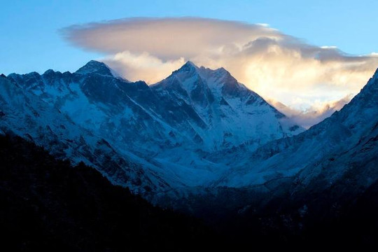 Biến đổi khí hậu khiến thảm thực vật vươn cao lên sườn núi Everest