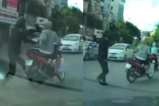 Clip chàng trai rơi tiền ở Hà Nội, bất lực nhìn kẻ hôi của phóng xe bỏ chạy