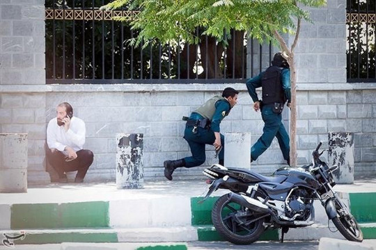 Quân khủng bố IS ‘nhận vơ’ vụ tấn công Quốc hội Iran và lăng Giáo chủ Khomeni