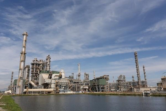 Ế xăng dầu, PVN xin ngừng nhập khẩu để cứu 2 nhà máy trong nước