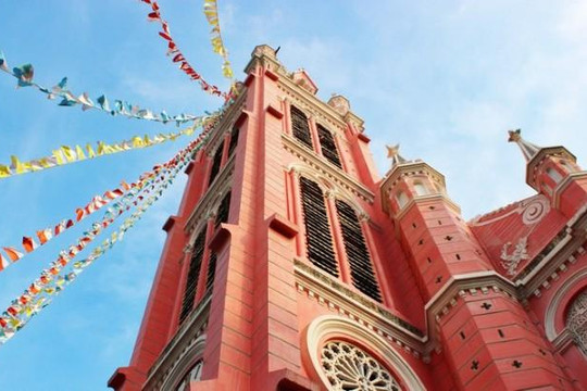Nhà thờ Tân Định ở Sài Gòn có mặt trong top 10 điểm đến màu hồng đẹp nhất thế giới
