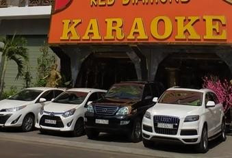 Các quán karaoke ở Cần Thơ đua nhau đầu tư xe cộ để đưa khách nhậu về nhà
