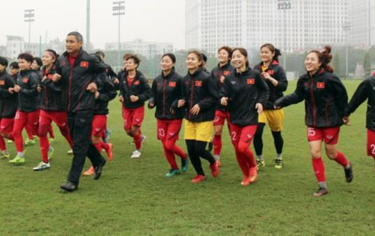 Quyết giành vé dự Olympic, HLV Mai Đức Chung muốn tuyển nữ Việt Nam đấu đội bóng nam