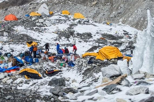 Nepal ngừng cấp  phép leo núi và dọn rác do lo ngại dịch COVID-19