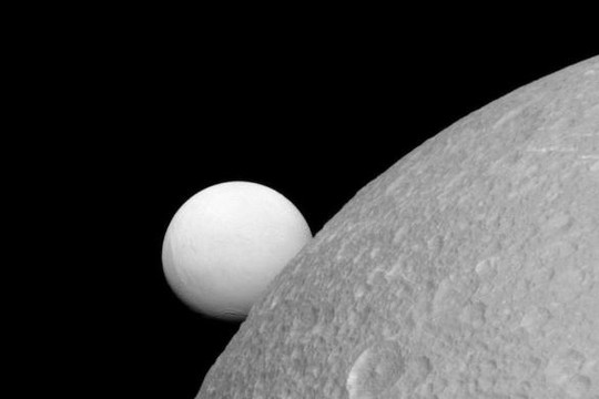 Phát hiện ra một đại dương mênh mông trên Mặt trăng của sao Thổ?