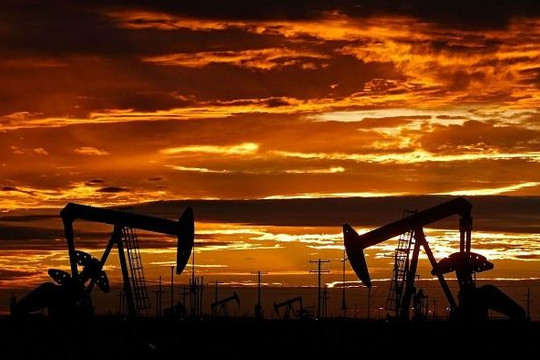 OPEC+ nhất trí cắt giảm sản lượng