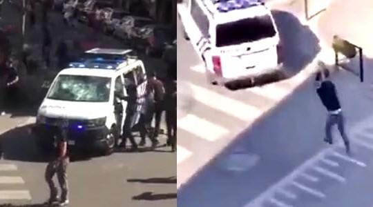 Clip đám đông đập phá xe cảnh sát vì một người tử nạn khi trốn kiểm tra COVID-19